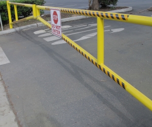 swing barrier gate